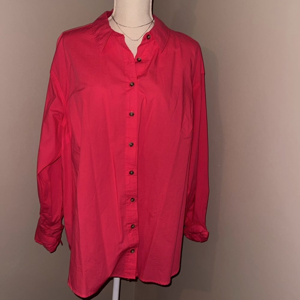 Women’s Universal Thread top